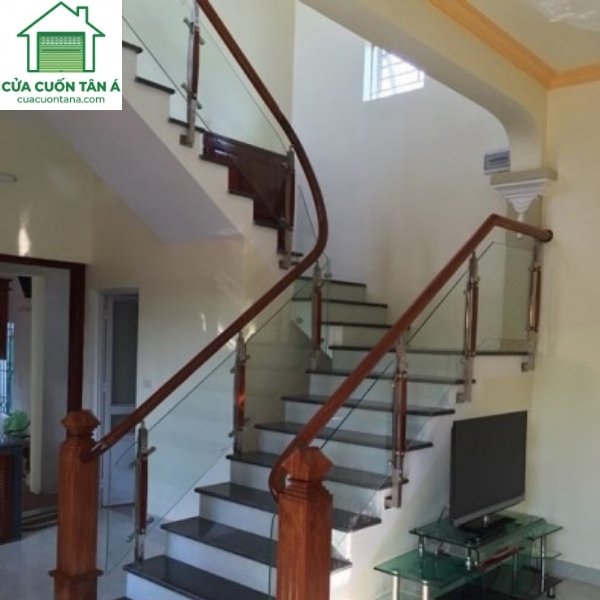 thi-cong-kinh-cuong-luc (1) Lan can cầu thang kính cường lực